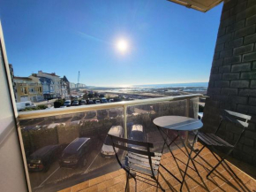 Studio neuf proche plage et commerces, balcon vue mer - FR-1-92-945